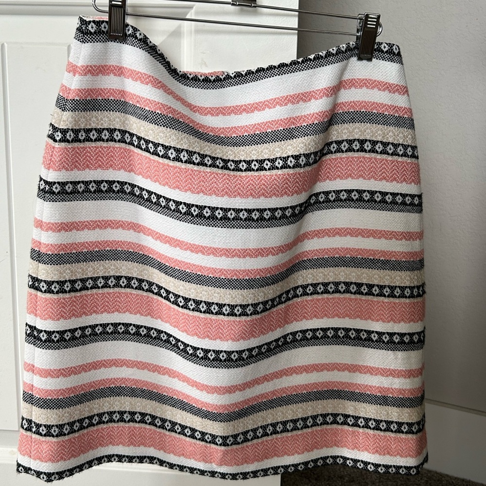 Loft Outlet skirt. Size: 6. Color: cream, black, pink and taupe.